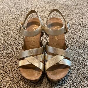 Sam Edelman Gold Wedge Strappy Sandals Size 7 in EUC